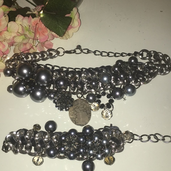Women’s Necklace and bracelet set - Picture 1 of 6